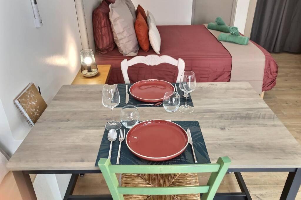 Apartamento Studio Tout Confort, Terrasse, Calme Moustiers #7 Exterior foto