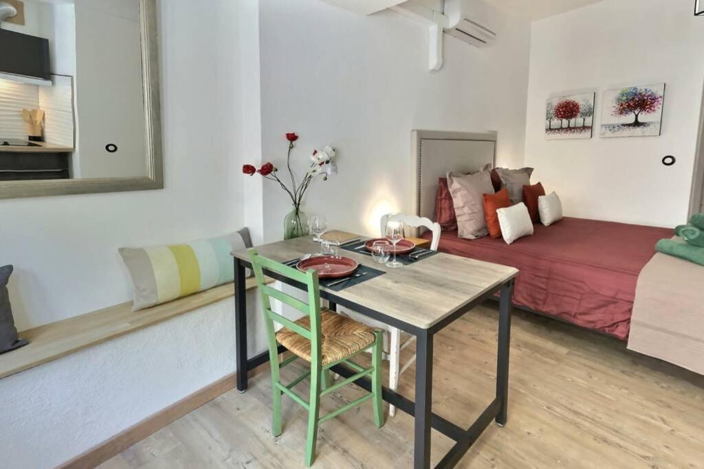 Apartamento Studio Tout Confort, Terrasse, Calme Moustiers #7 Exterior foto